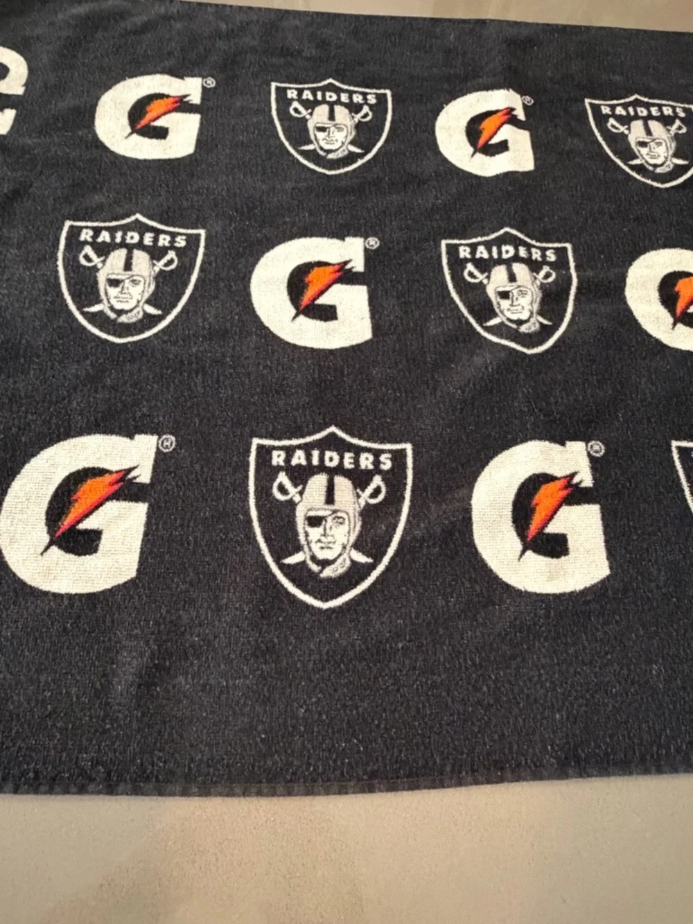 Gatorade Las Vegas Raiders Football NFL Pro Team Bi-Color Towel 22